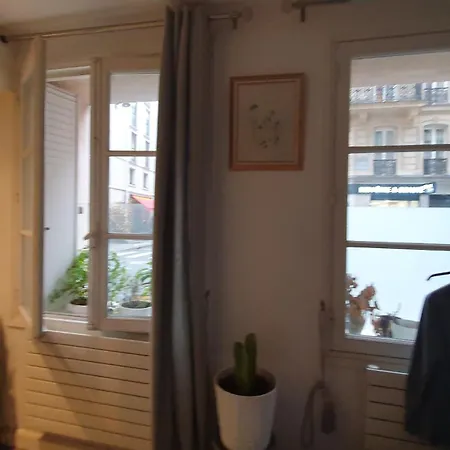 1 Minute Gare Montparnasse,center,close To Louvre Meusm And Eiffel Tour ,amusing Place