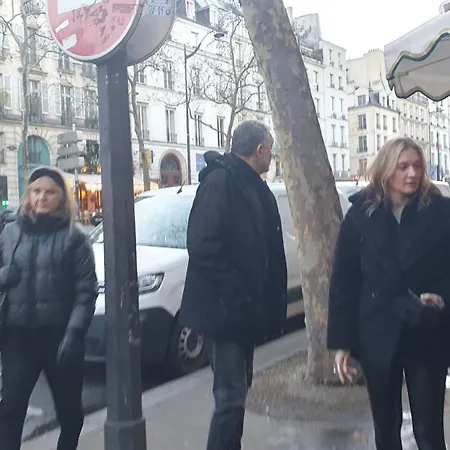 1 Minute Gare Montparnasse,center,close To Louvre Meusm And Eiffel Tour ,amusing Place *