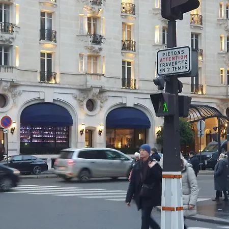 1 Minute Gare Montparnasse,center,close To Louvre Meusm And Eiffel Tour ,amusing Place *